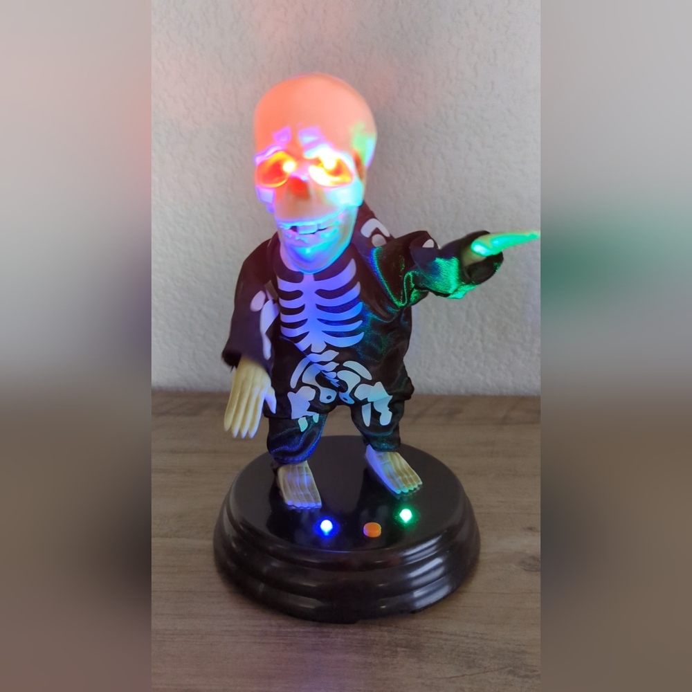 Rare 2011 Gemmy Halloween GRAVE RAVERS Animated Dancing Skeleton Plays Dynamite